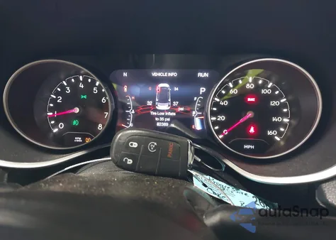 2018 Jeep Compass Limited 4X4 из США, поврежденный, VIN 3C4NJDCB8JT360337